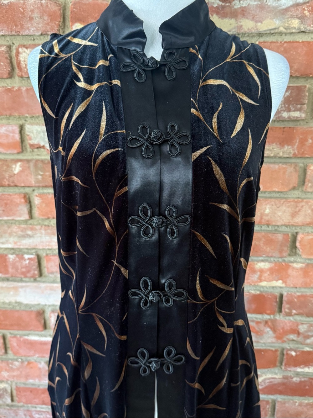1990’s Sleeveless Black Velvet Long Duster with Gold Leaf Motif - Picture 2 of 8
